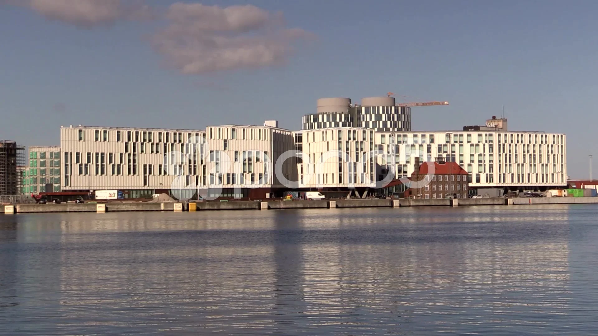 un-city-octagonal-building-marmormolen-047785395_prevstill